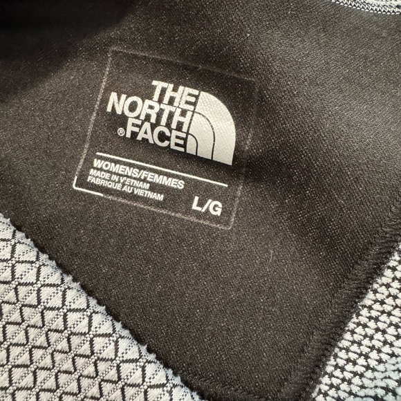 The North Face Black & Grey Patterned Jacket with hood - Picture 8 of 8